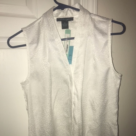 Stitch Fix Sadi Printed Split Neck Blouse - Picture 2 of 5